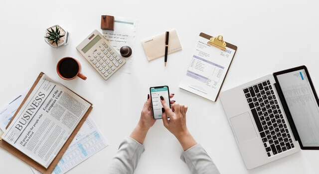 girl doing business at desk on the phone