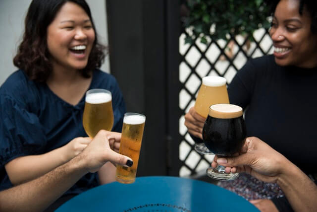 friends drinking beer