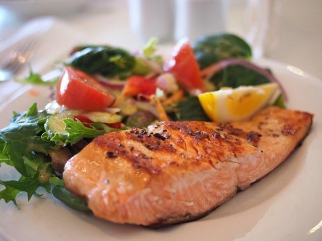 salad with salmon 